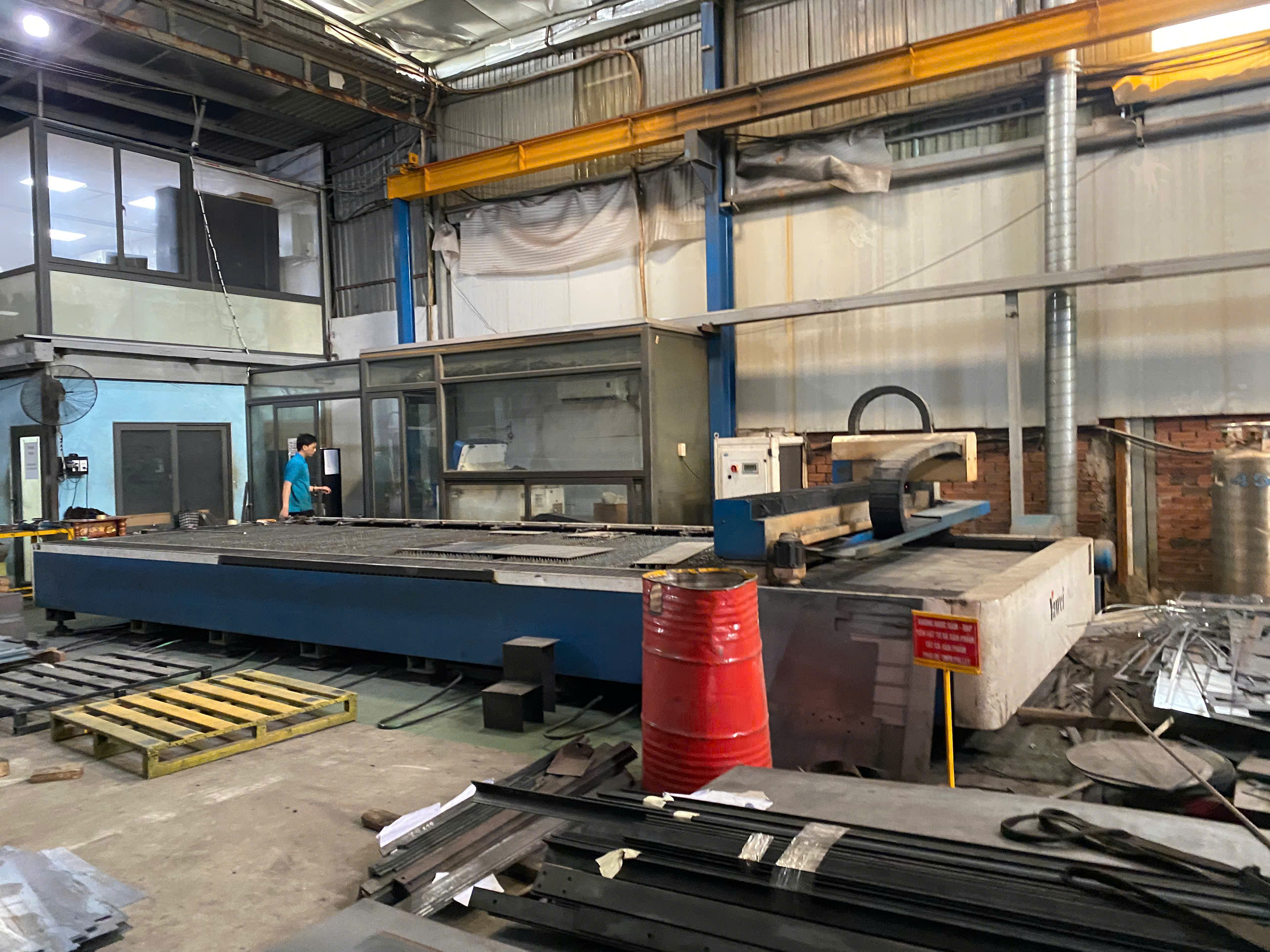 Laser cutting machine 2.jpg